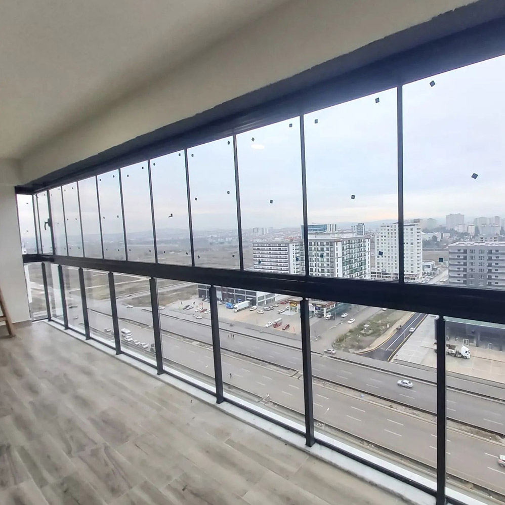 Giyotin cam balkon uygulaması